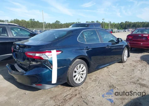 2018 Toyota Camry Le z USA, uszkodzony, nr VIN 4T1B11HK9JU503534